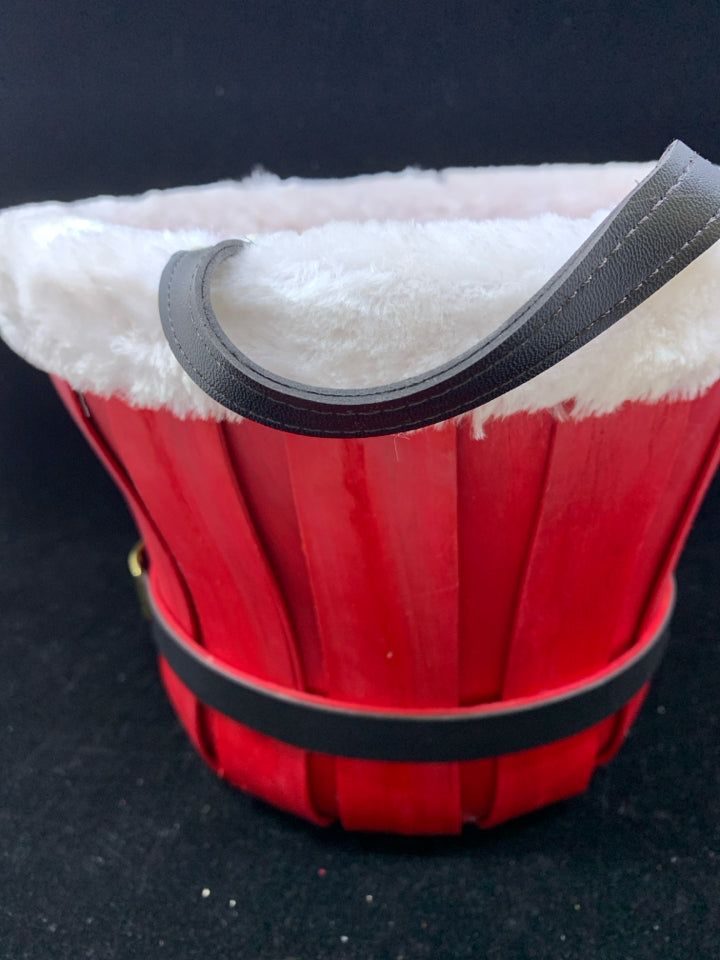 RED BASKET W HANDLES.