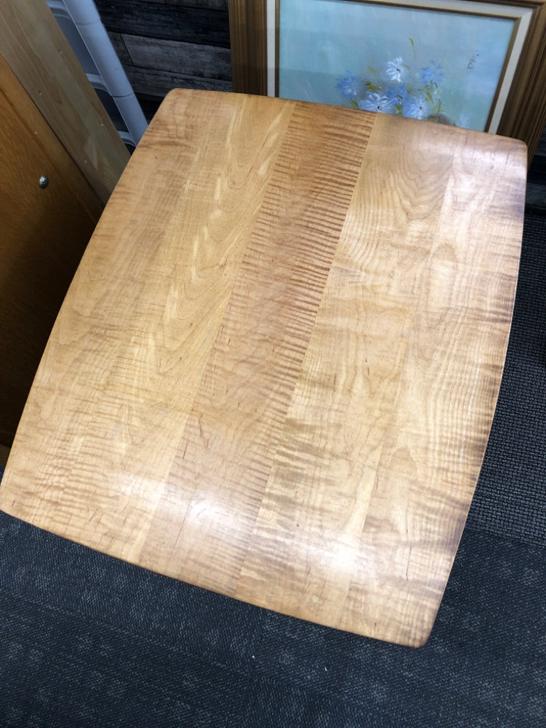 WALNUT SIDE TABLE W/DRAWER.