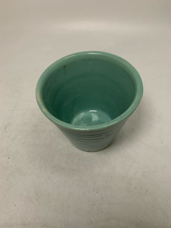VTG TEAL RIBBED PLANTER.