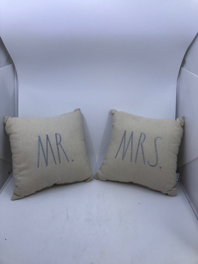 2PC RAE DUNN MR AND MRS PILLOWS.