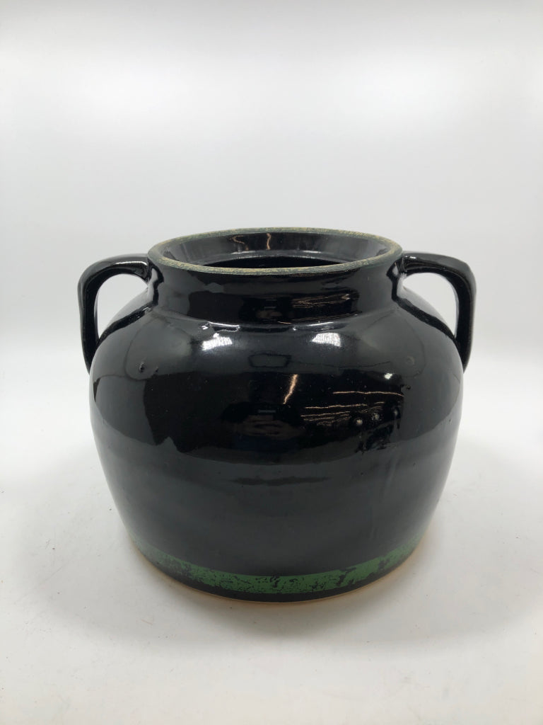 BLACK GLAZED JUG W/HANDLES AND GREEN.