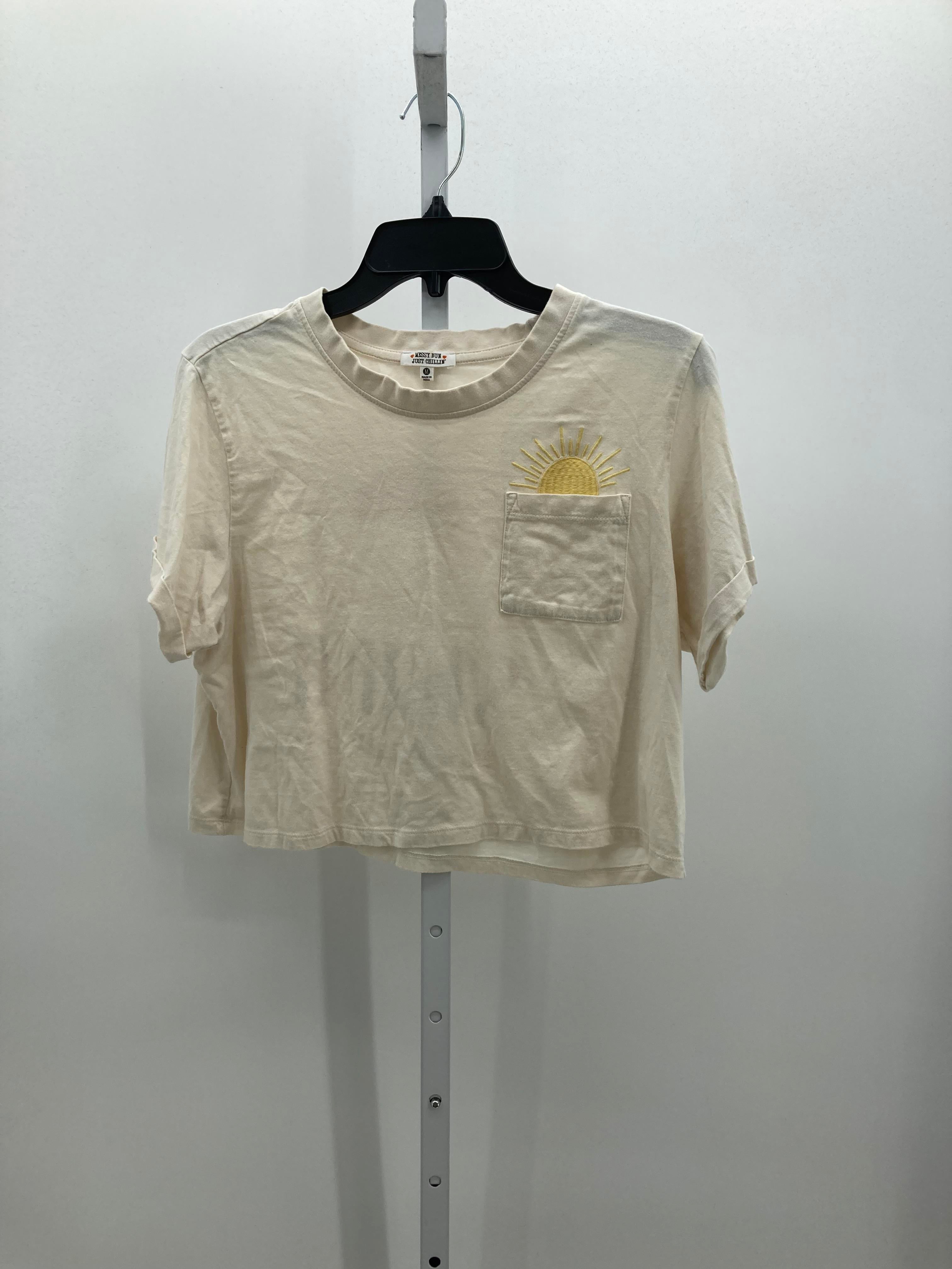 Size Medium Juniors Short Sleeve Shirt