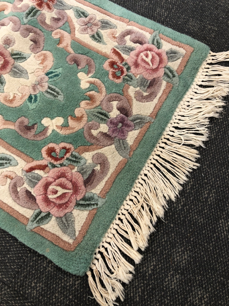 MINT GREEN/PINK FLOWERS SMALL RUG W/ TASSELS.