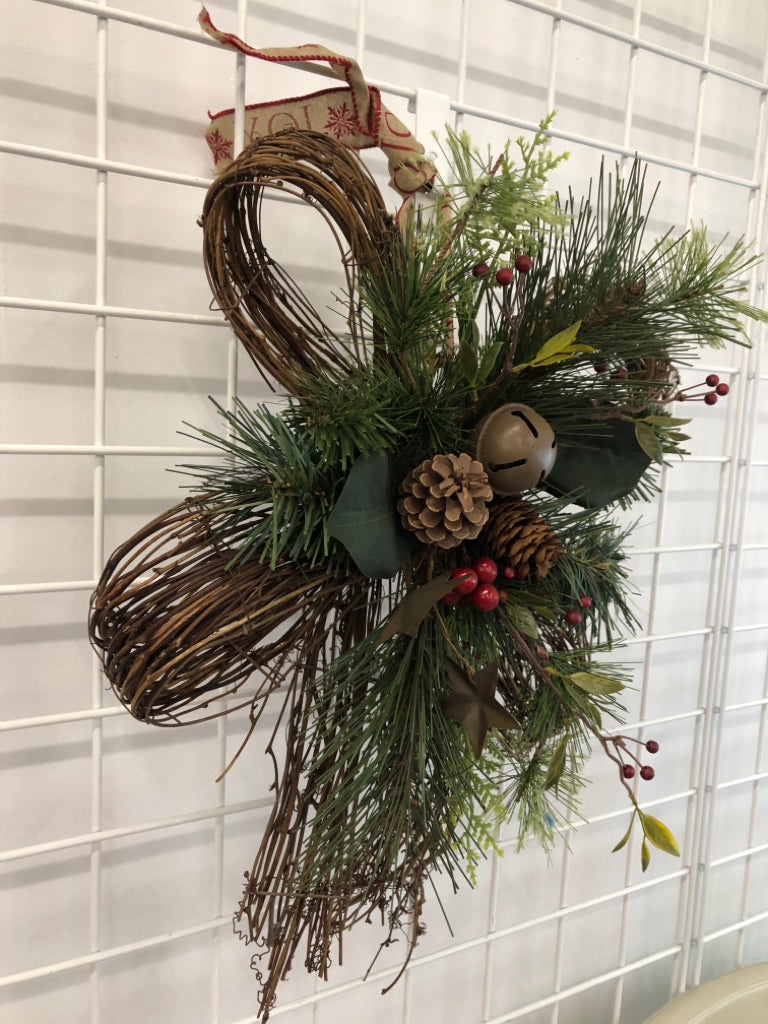 BOW SHAPED WREATH WITH GREENERY AND STARS.