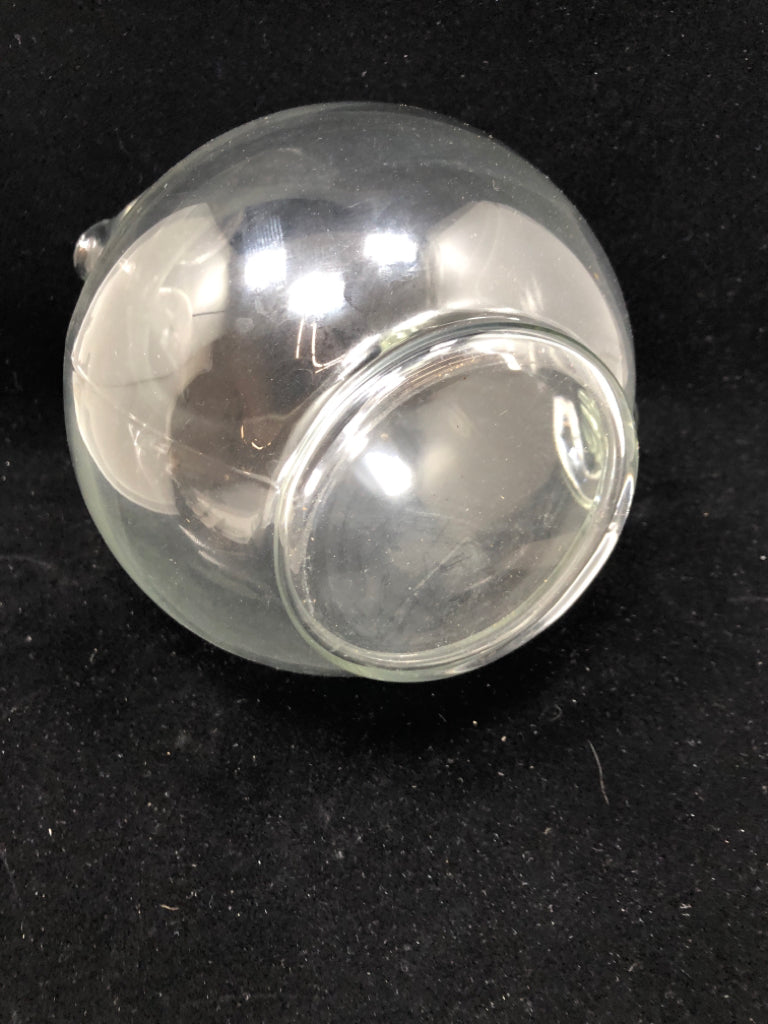 CLEAR GLASS PITCHER W/ICE LIP.
