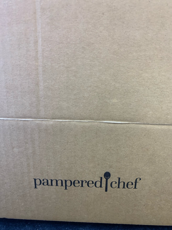 NIB MICROWAVE PASTA COOKER PAMPERED CHEF.