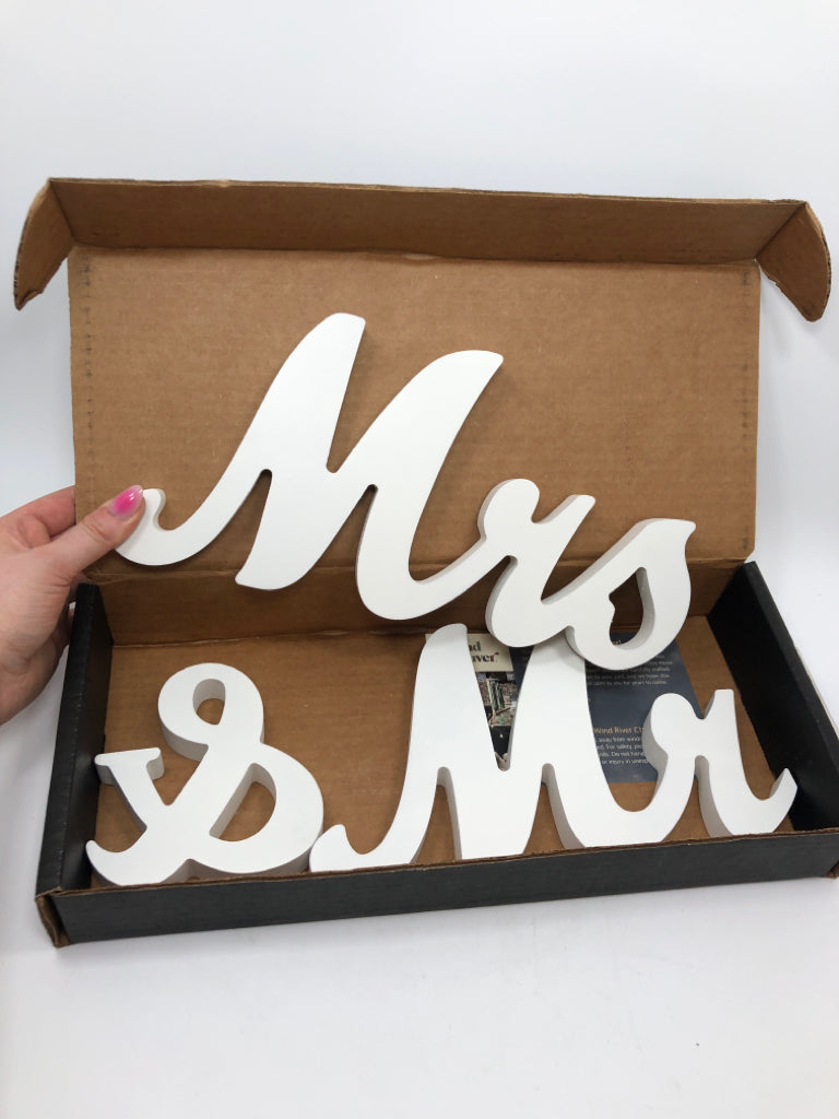 3PC MR & MRS WHITE WOOD BLOCK DECOR.