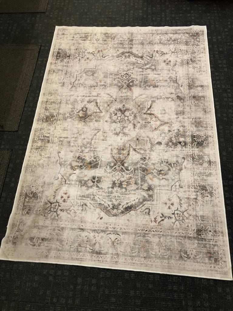 DISTRESSED CREAM WASHABLE RUGGABLE RUG.