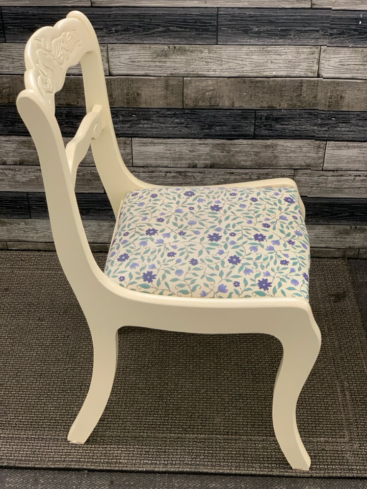 2 CREAM PAINTED SIDE CHAIRS W/BLUE FLORAL FABRIC SEAT.