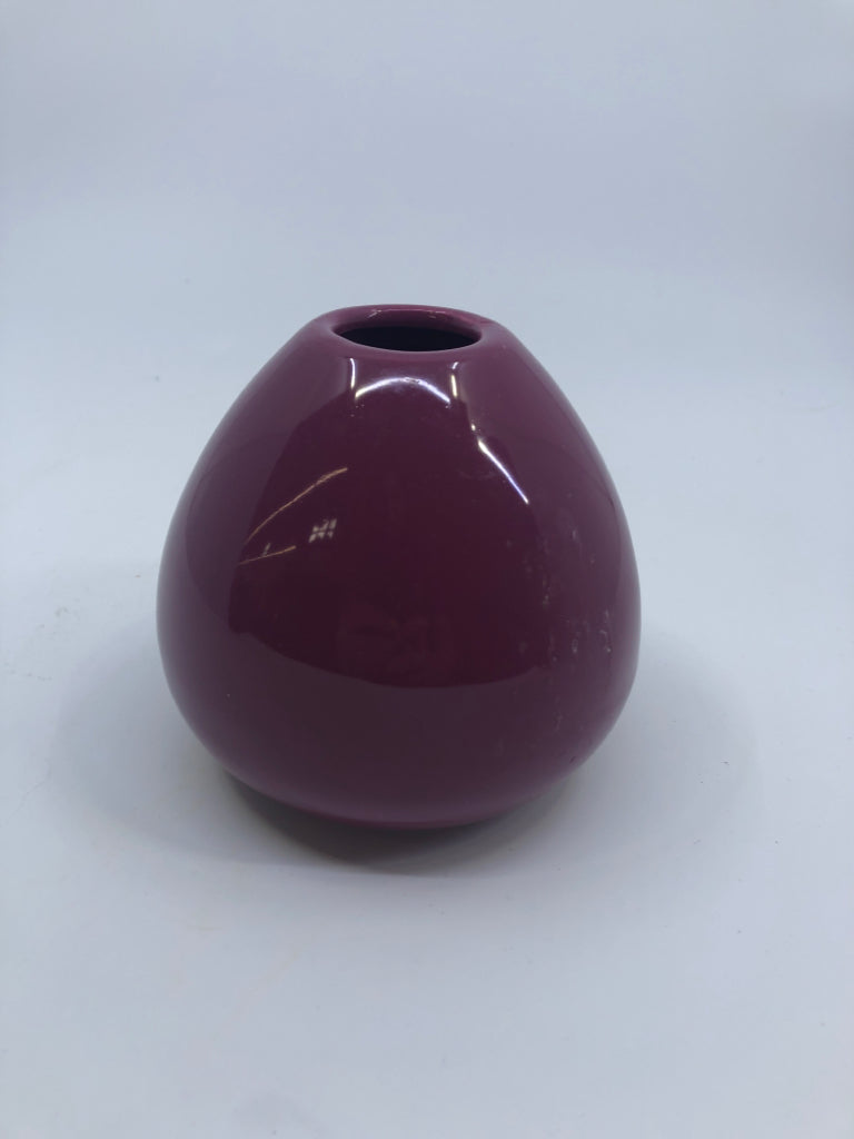 MAGENTA TEARDROP SHAPED VASE.