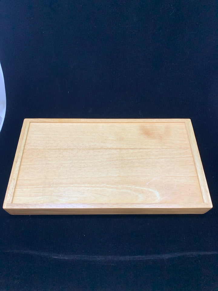 WOOD BREAD CUTTING TRAY W/BUILT IN CRUMB CATCHER.