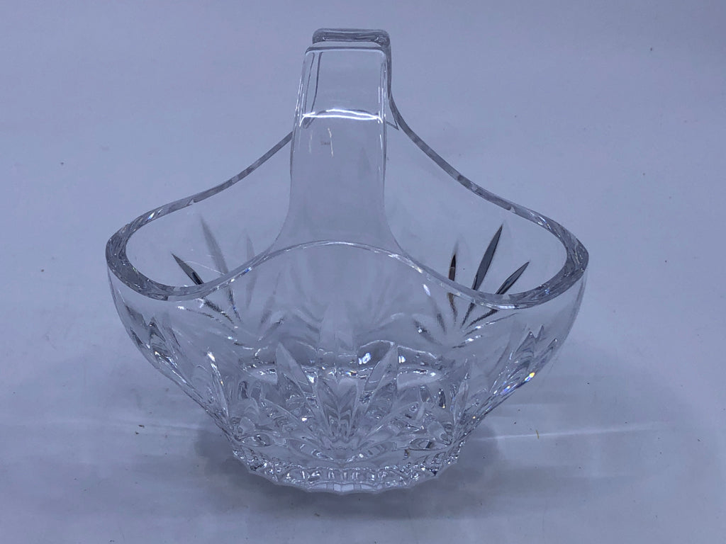 ETCHED CLEAR GLASS BASKET SHAPED DISH.