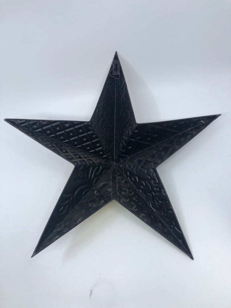 METAL COLORFUL STAR WALL HANGING.