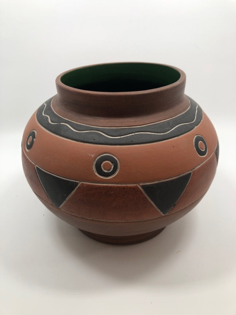TERRACOTTA CLAY POT GEOMETRIC PATTERN- MEXICO.