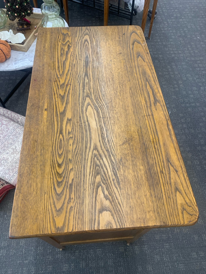 VTG WOOD 3 DRAWER DRESSER ON WHEELS.