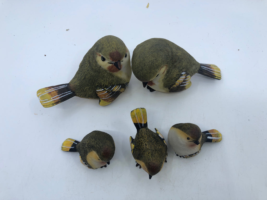 5 FAMILY OF GREEN/YELLOW CHICKADEES RESIN.