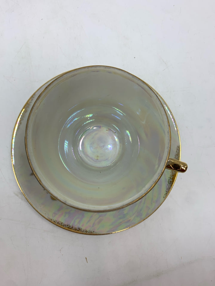 VTG WHITE FLORAL CUP/SAUCER.