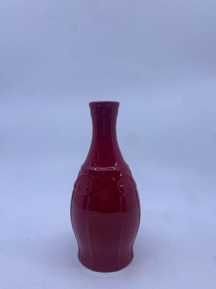 RED SCROLL PATTERN VASE.