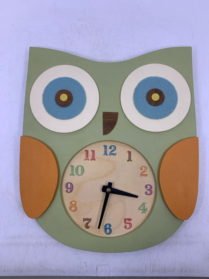 GREEN OWL CLOCK TREE BY KERRI LEE.