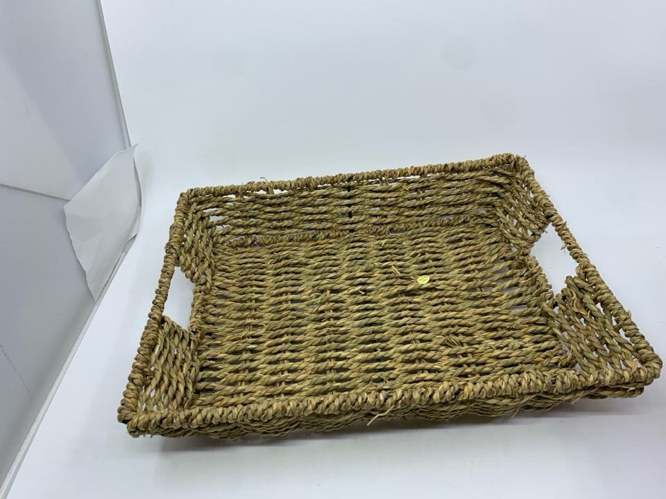 BLONDE WOVEN TRAY W HANDLES.