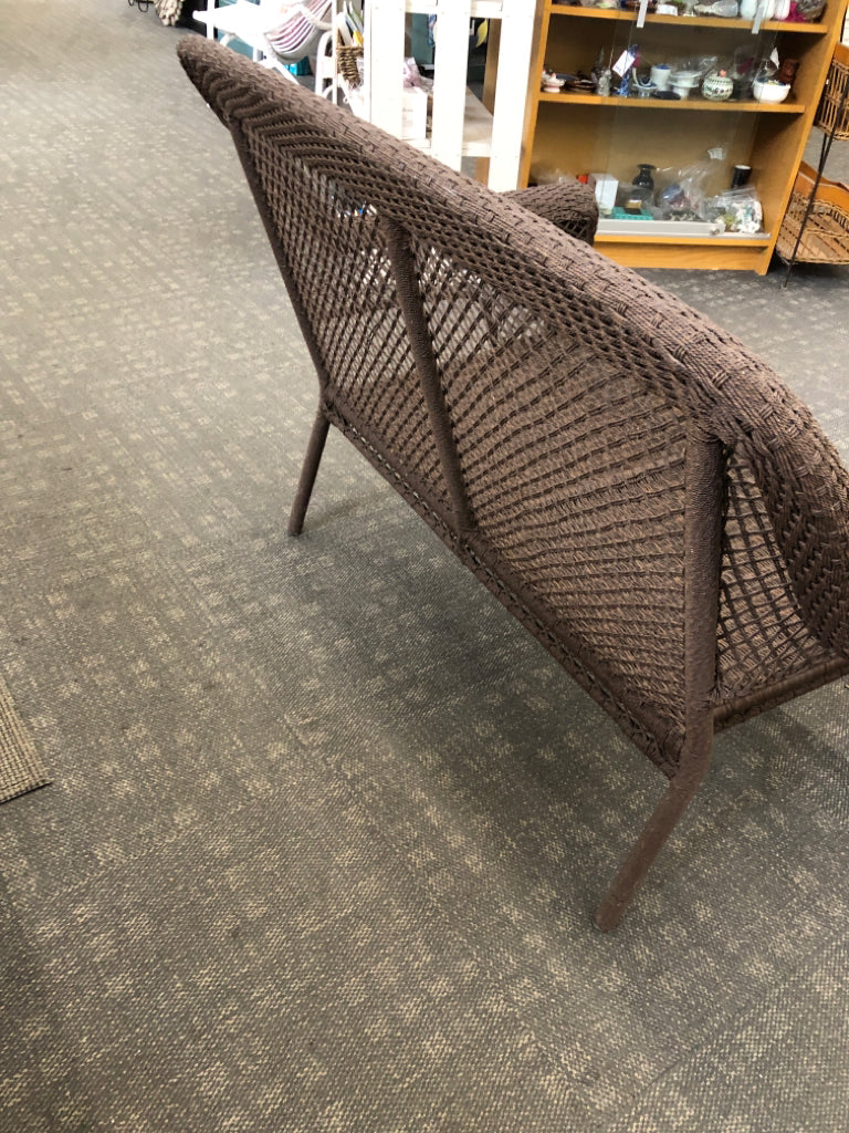 BROWN WICKER OUTDOOR LOVE SEAT.