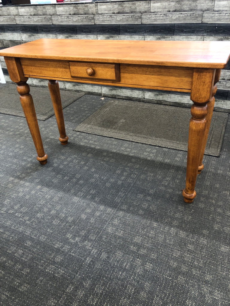 LT WOOD SPINDLE LEG SOFA TABLE W/DRAWER.