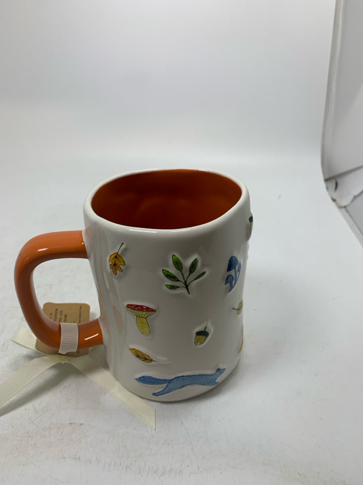 NWT RAE DUNN EMBOSSED FOX/MUSHROOMS HAPPY FALL MUG.