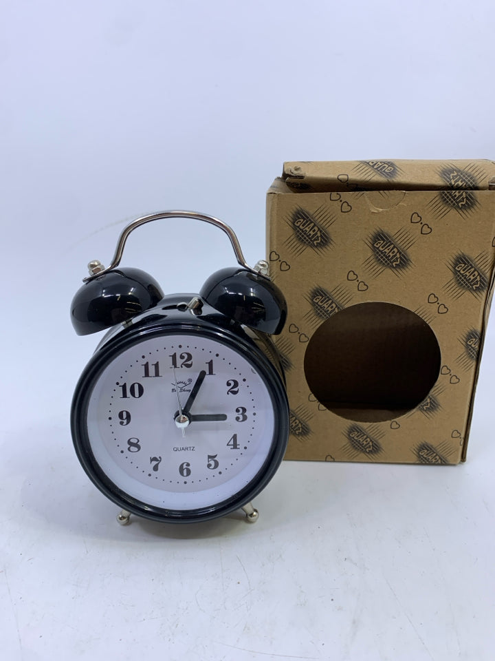 QUARTZ BLACK ALARM CLOCK.