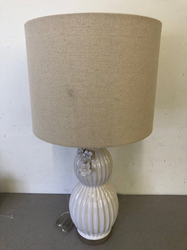 3D FLOWERS 3 WAY LAMP.
