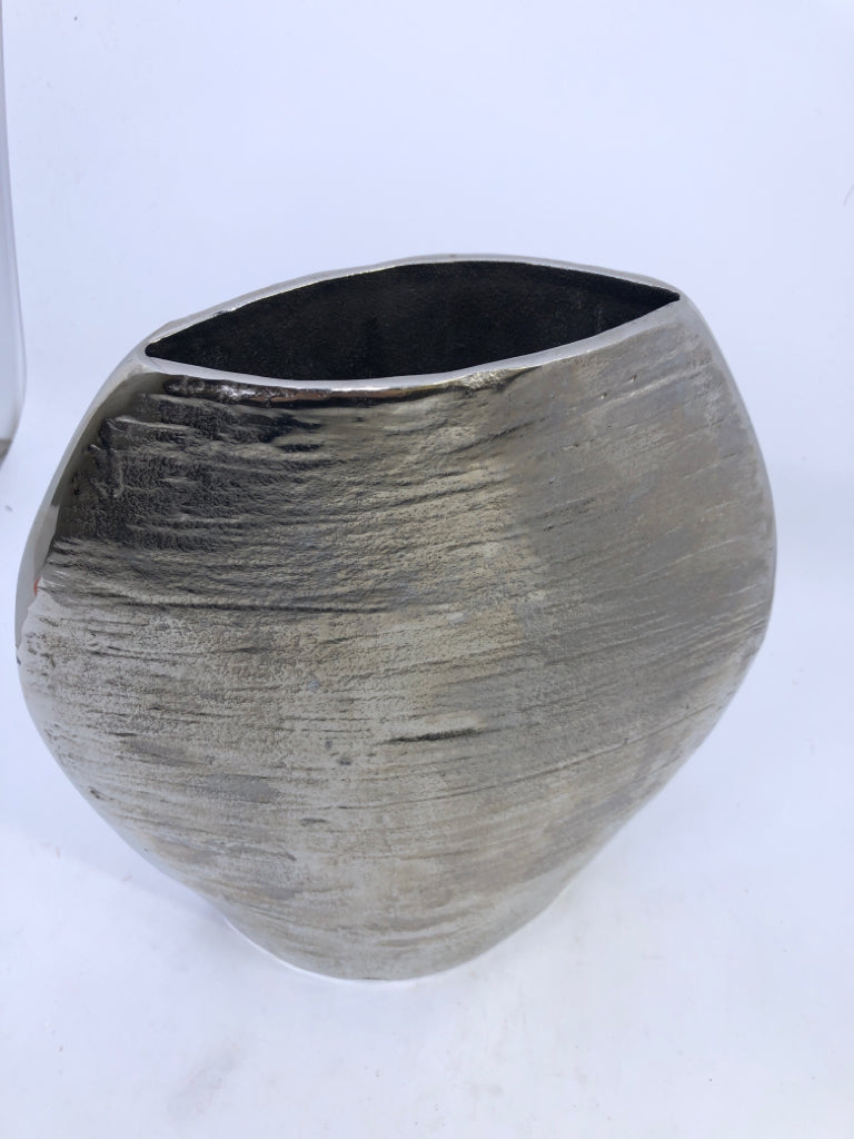 SILVER TEXTURED METAL VASE.