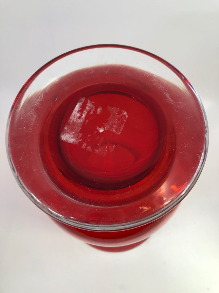 LG RED GLASS VASE.