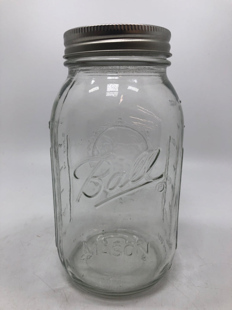 BALL MASON JAR W/SCREW LID.