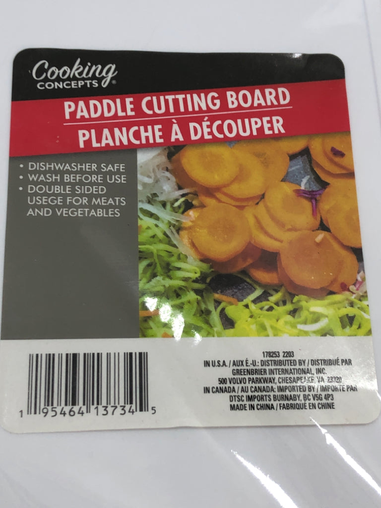 NIP WHITE PLASTIC CUTTING BOARDS.