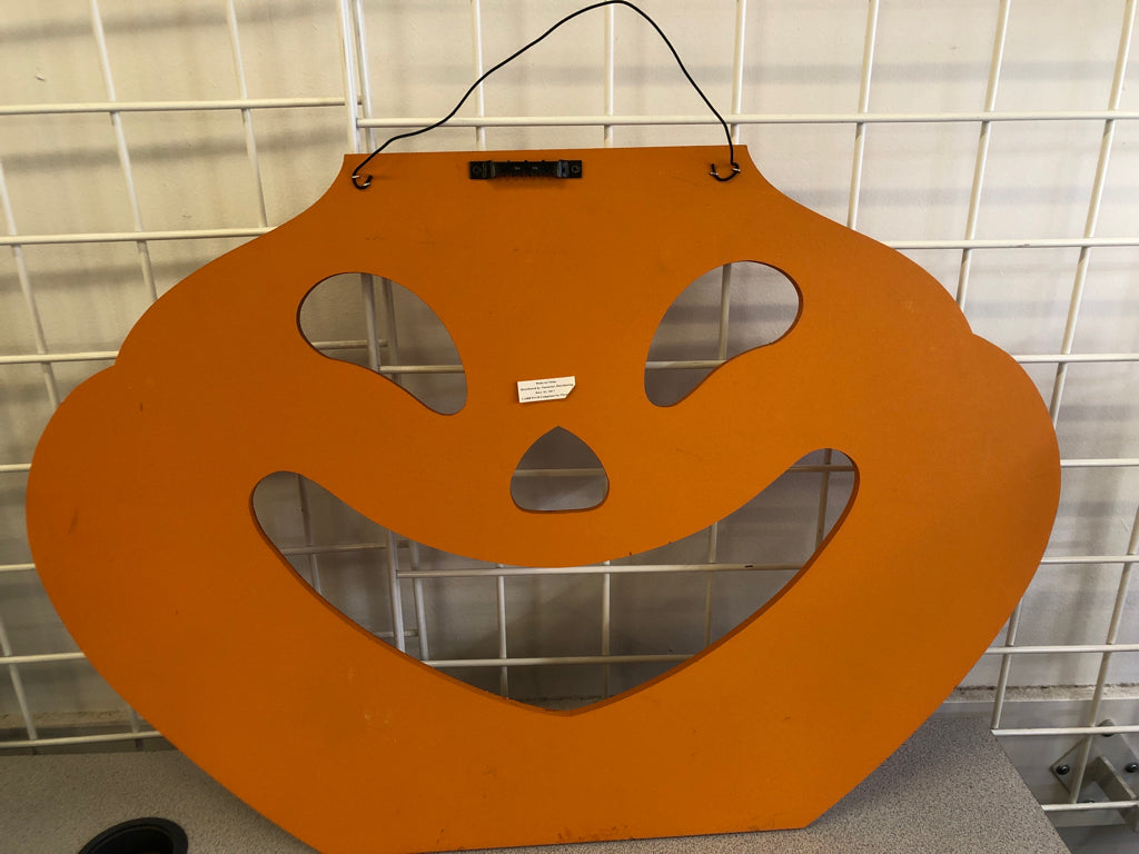 GLITTER PUMPKIN WOOD WALL HANGING.