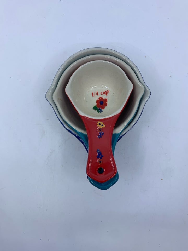 3PC CERAMIC PIONEER WOMAN MEASURING CUPS.