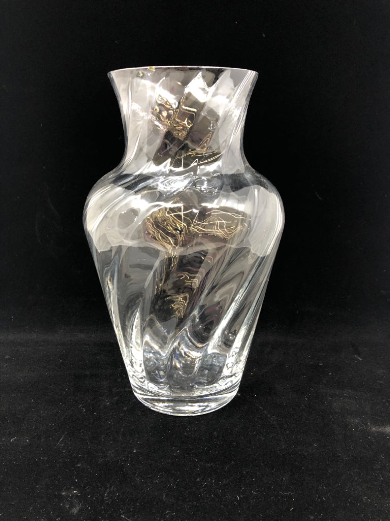 CLEAR RIBBED GLASS VASE.