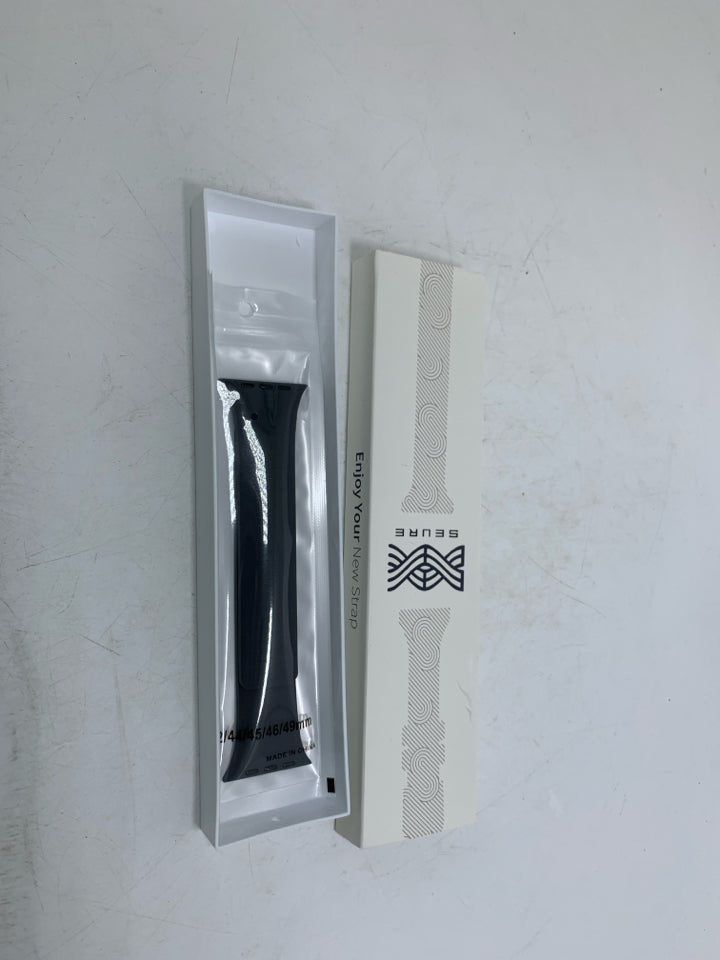 NIB BLACK RUBBER WATCH STRAP.