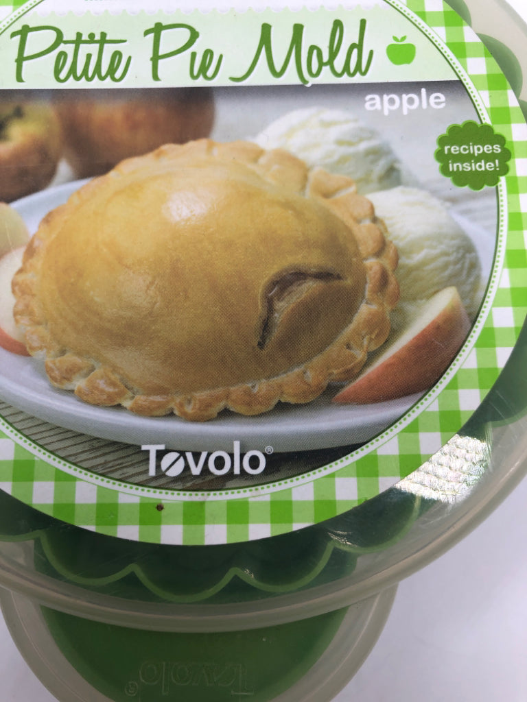 NIP APPLE PIE MOLD W/RECIPES