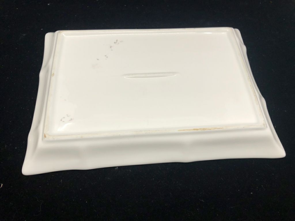 WHITE BAMBOO STYLE RECTANGLE PLATE.