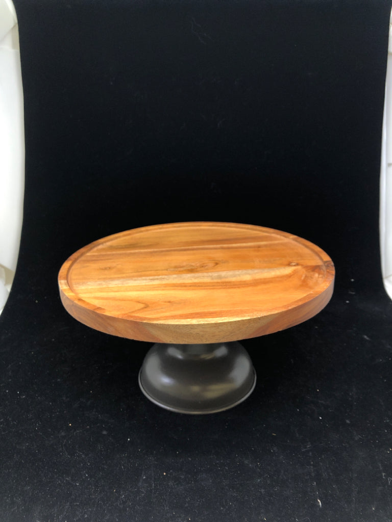 METAL BASE WOOD TOP CAKE STAND.