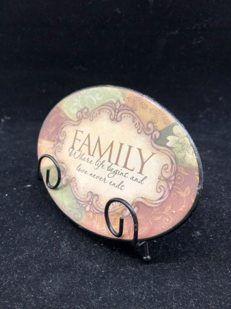 FAMILY PLATE W/METAL STAND.