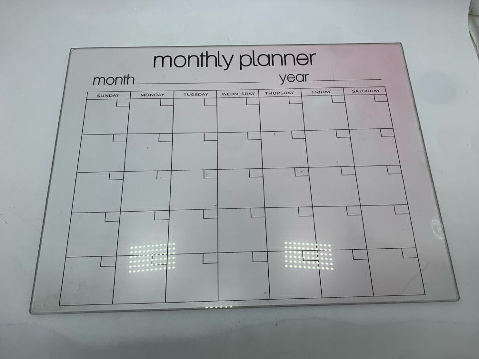 MONTHLY PLANNER GLASS WHITE BOARD.
