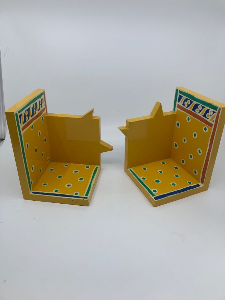 PASTEL STAR BOOKENDS.