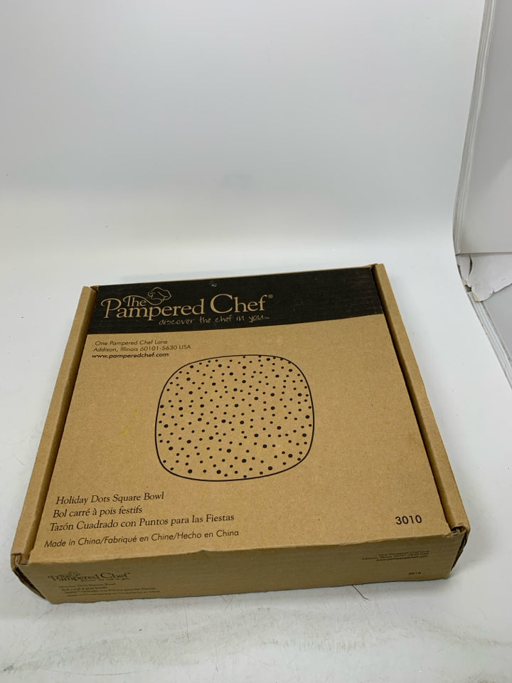 NIB HOLIDAY DOTS GLASS SQUARE BOWL.