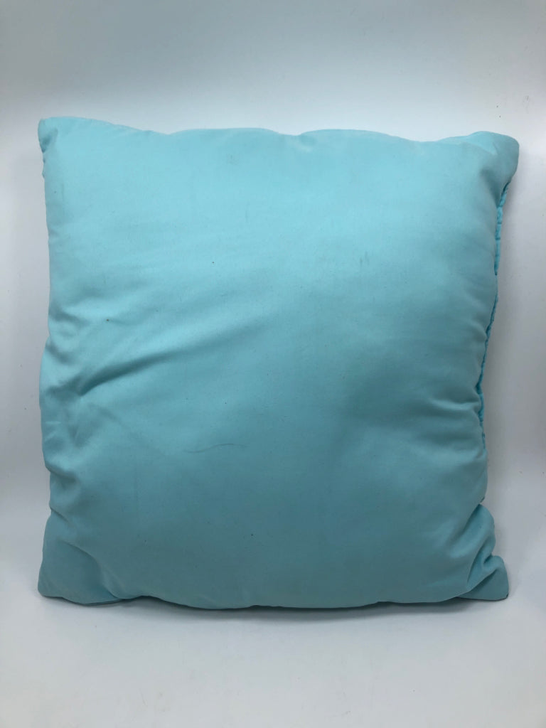 LIGHT BLUE PLEATED PILLOW.