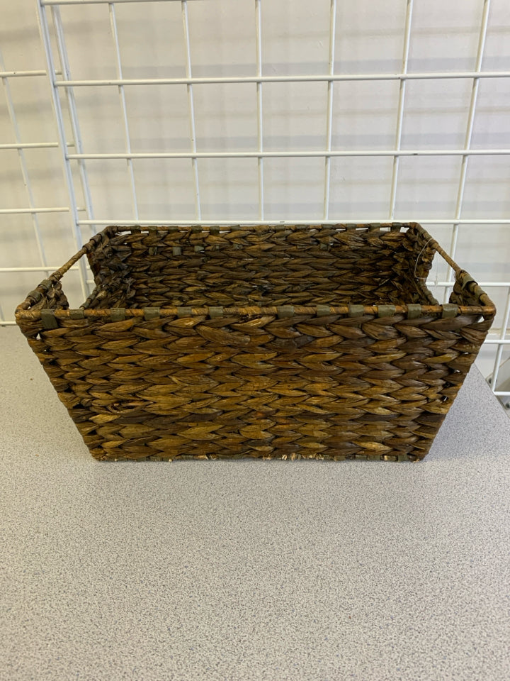 RECTANGLE WOVEN STORAGE BASKET.