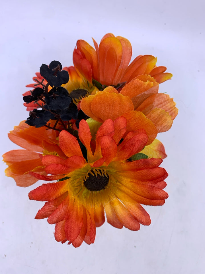 SMALL ORANGE FLORAL ARRANGEMENT.