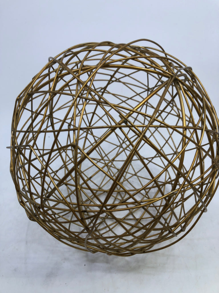 GOLD METAL STRING BALL.