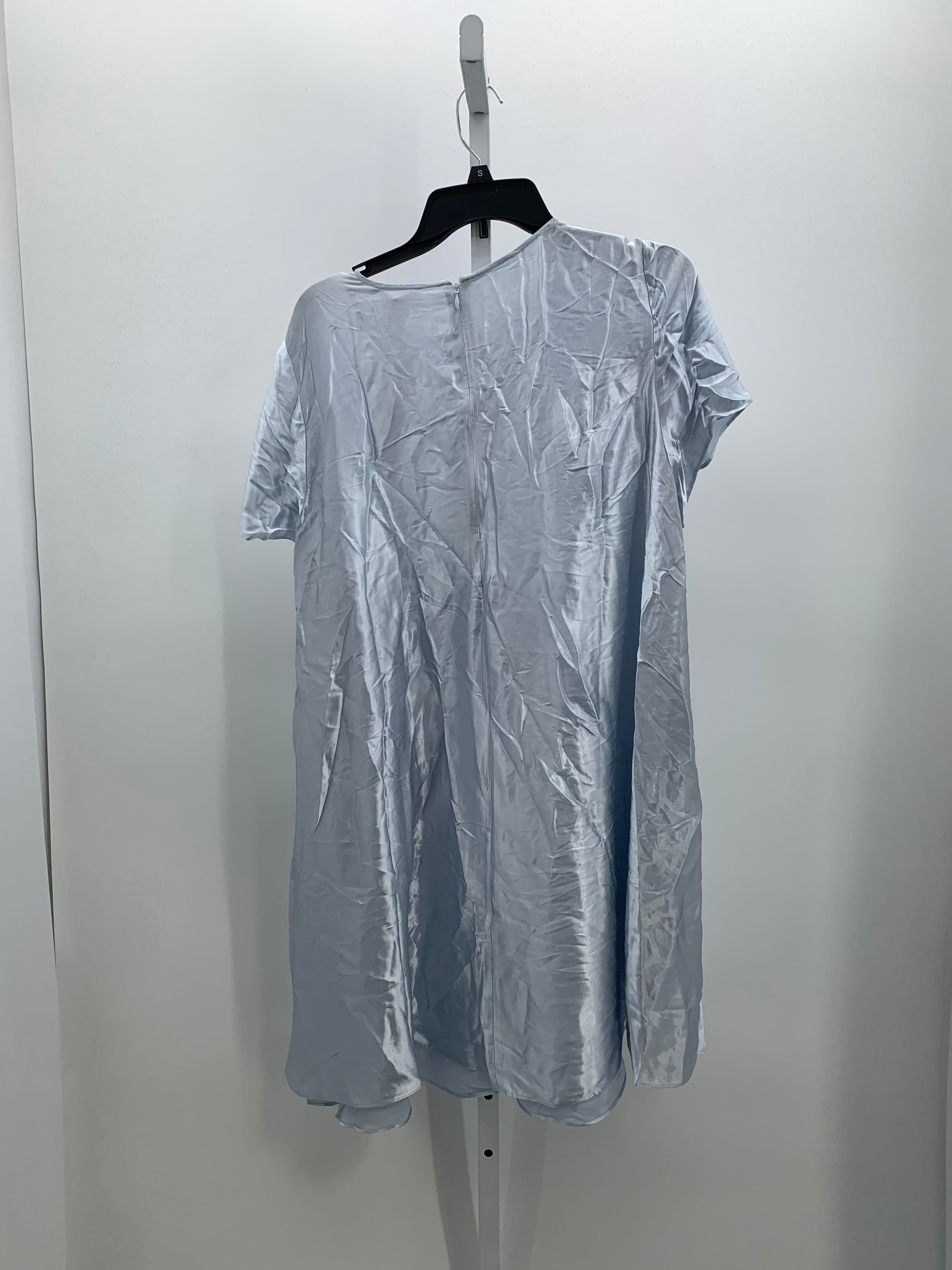 Size Large Misses Short Sleeve Dress