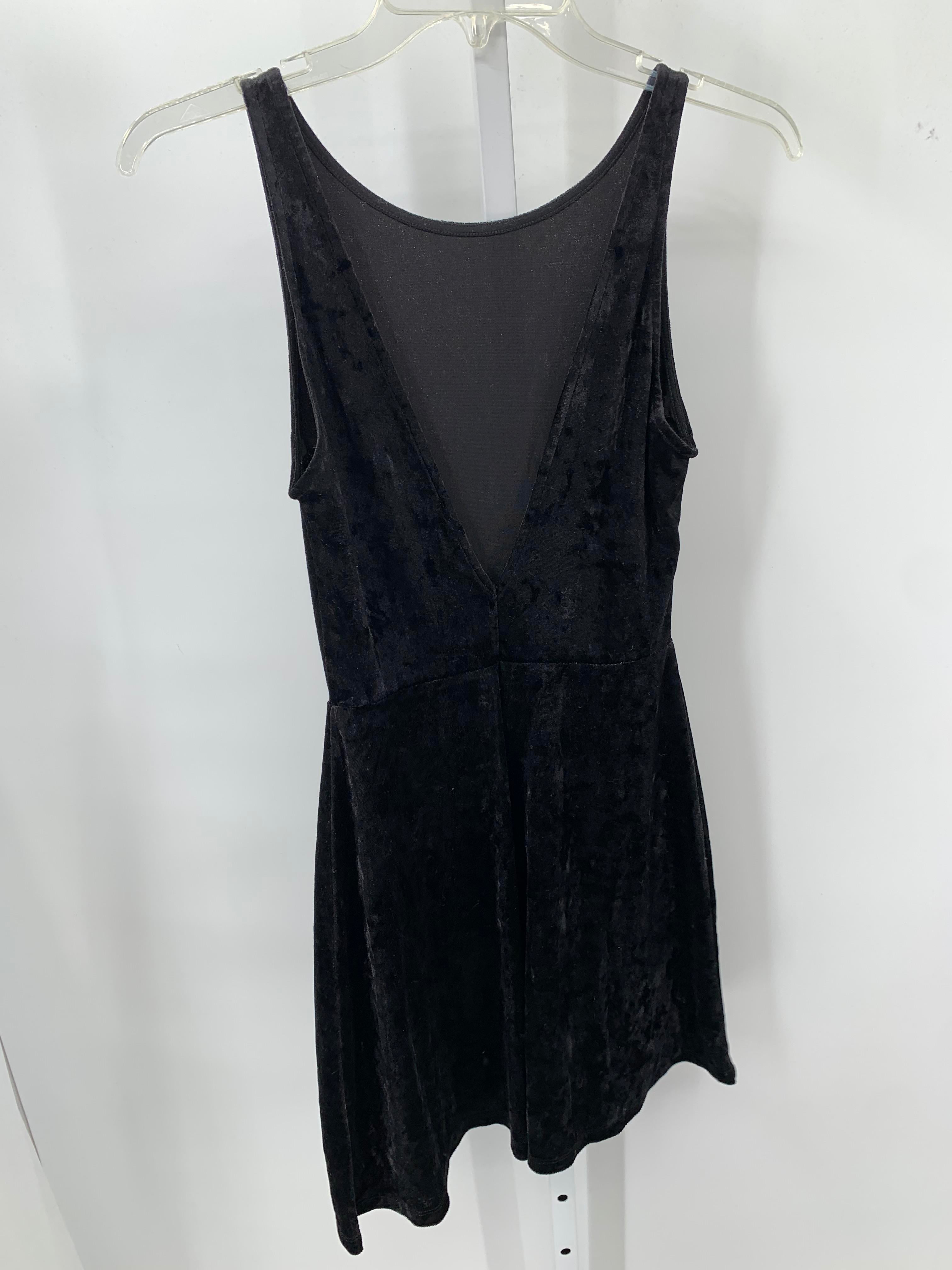 Divided Size 6 Juniors Sleeveless Dress